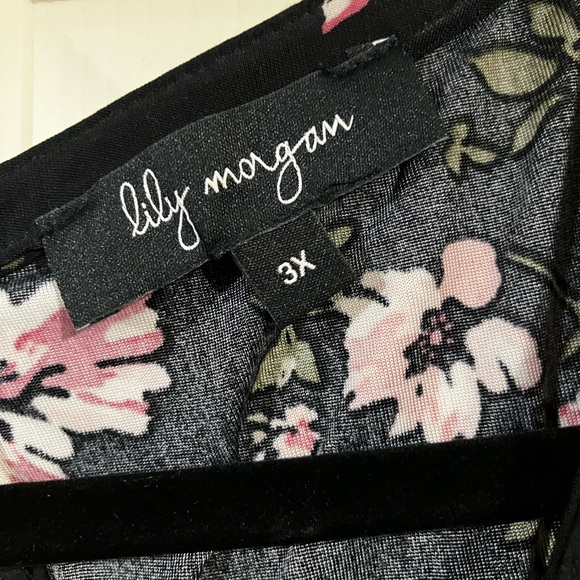 Pink floral print dress on black background, sleeveless with keyhole detailing - Picture 3 of 3